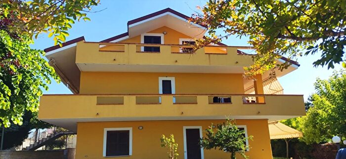 Casa con 10 locali in vendita in Contrada Colle Marconi, Chieti