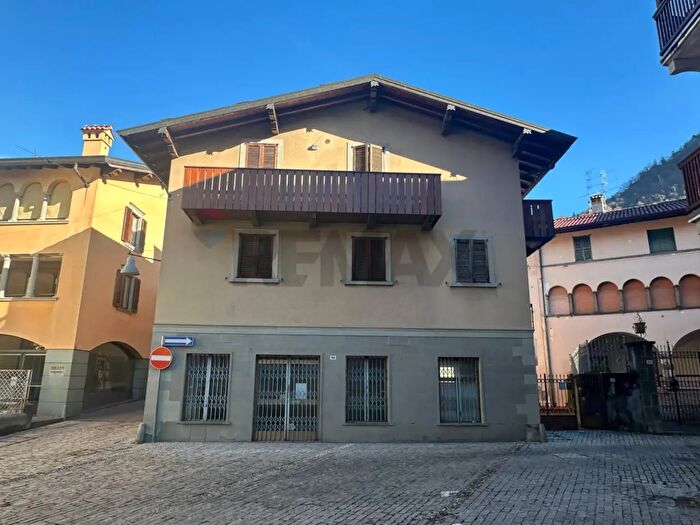 Appartamento trilocale in vendita in Piazza Monte Grappa, Villa DOgna