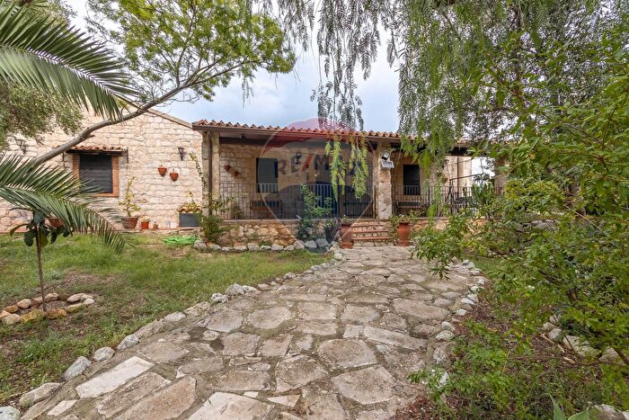 Casa con 5 locali in vendita in Cda Nora Piano Lauro Snc, Modica