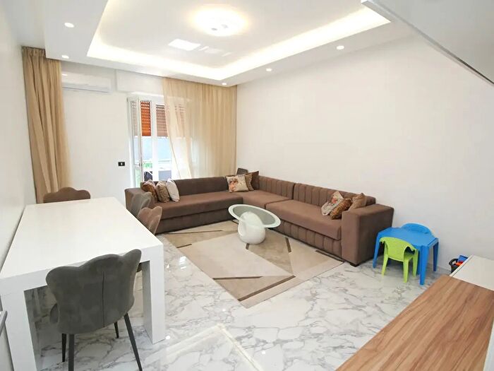 Appartamento trilocale in vendita in Viale Toselli, Legnano