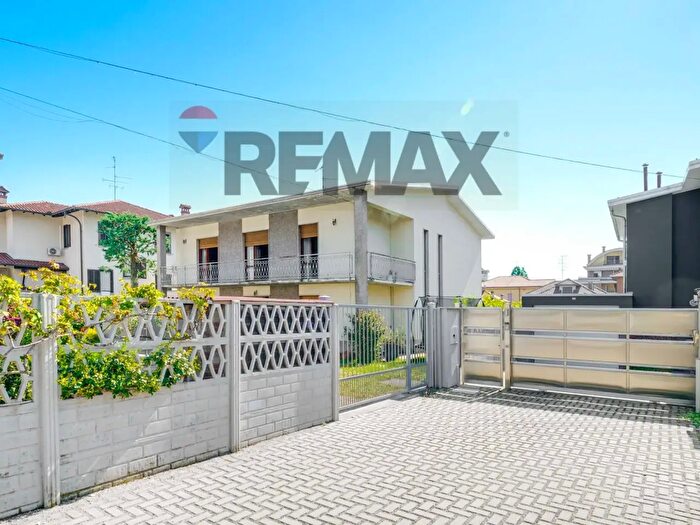 Casa con 6 locali in vendita in Via Forlanini Bis, Busto Arsizio