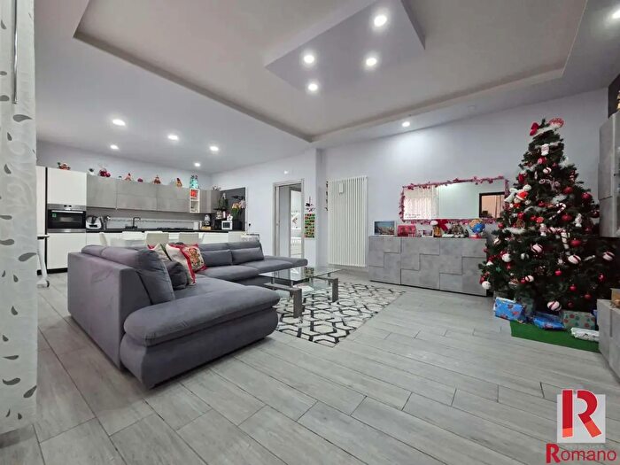 Casa con 9 locali in vendita in Via Lamberto Lamberti, Capua