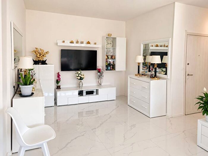 Appartamento trilocale in vendita in Via Raffaello Sanzio, Centro, Magenta
