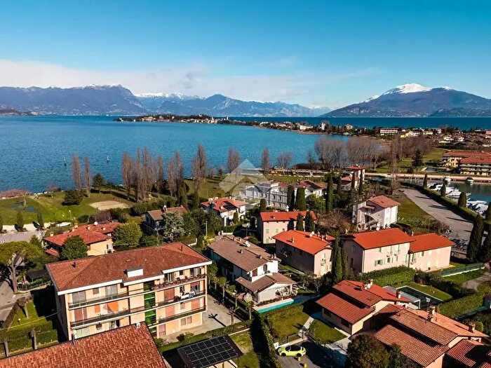 Appartamento trilocale in vendita in Via Lecco, Sirmione