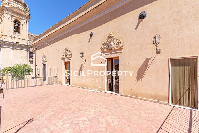 Appartamento con 10 locali in vendita in Via Angelo Majorana, Militello In Val Di Catania