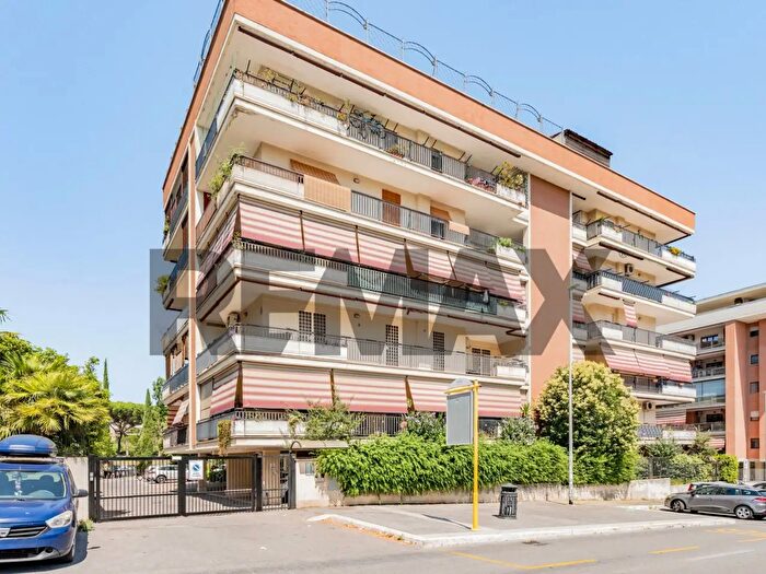 Appartamento trilocale in vendita in Via Raoul Chiodelli Snc, Roma