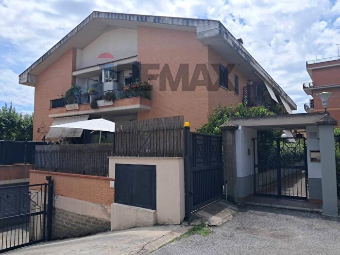 Appartamento quadrilocale in affitto in Via Alfonso Gallo, Ottavia, Roma