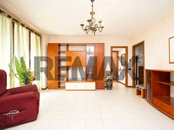 Appartamento trilocale in vendita in Via Sandro Pertini, Cambiago