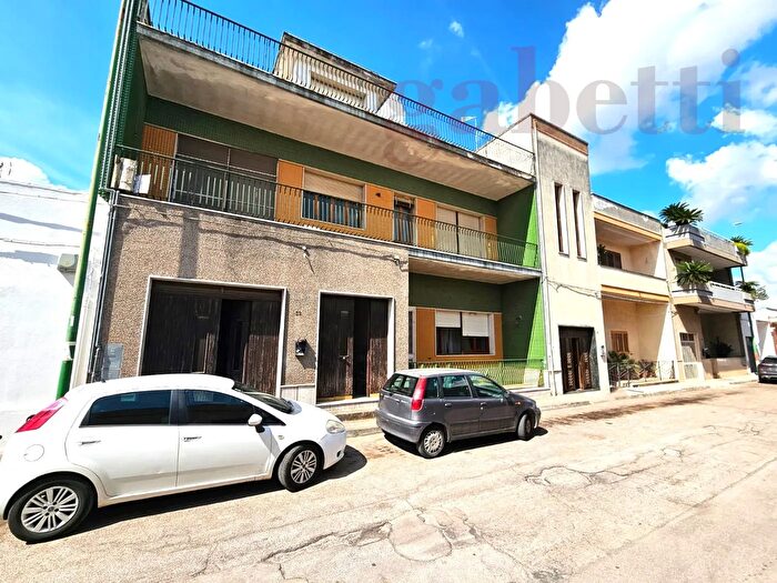 Casa con 12 locali in vendita in Via Parini, Copertino