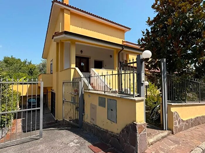 Casa con 5 locali in vendita in Via Giro dei Pini, Capena