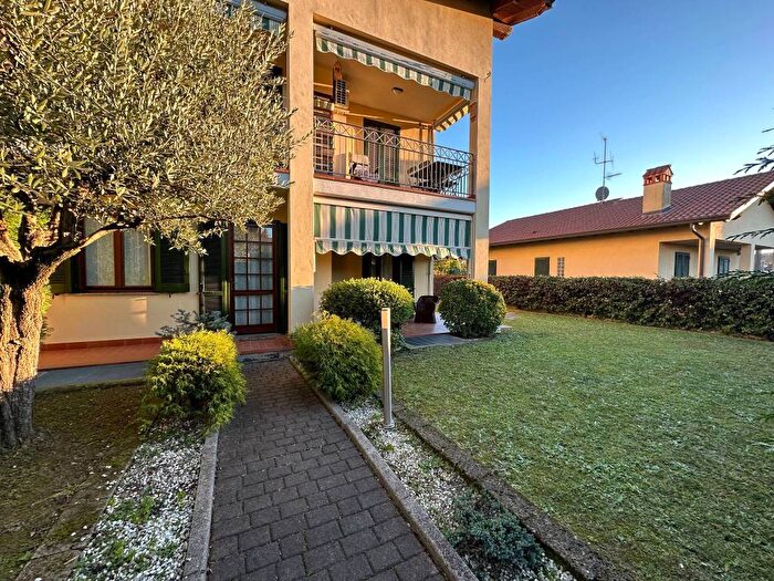 Appartamento trilocale in affitto in Via Milano, Cologna Caraverio, Castello di Brianza