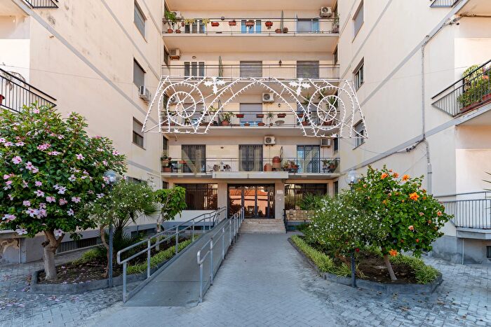 Appartamento con 5 locali in vendita in Via Messina, Catania