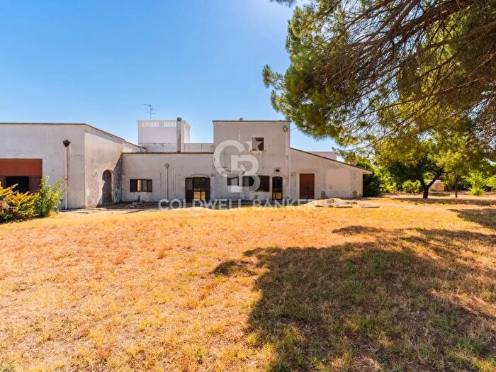 Casa con 8 locali in vendita in Strada Vicinale Vecchia Matera, Gioia Del Colle
