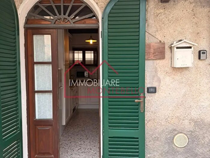 Casa trilocale in vendita in Montebello, Camaiore