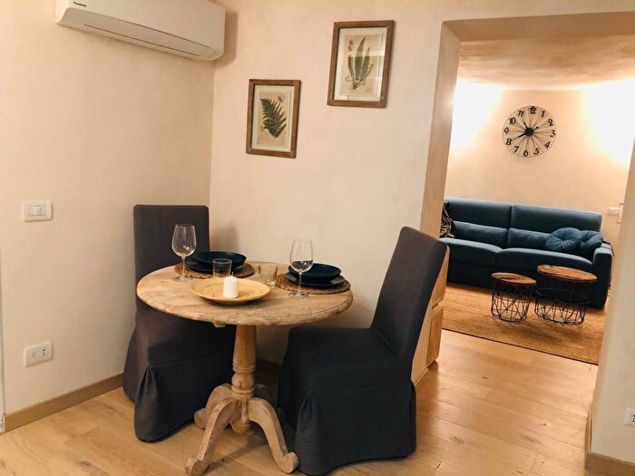 Appartamento bilocale in affitto in Borgo Basinio Basini, Centro Storico, Parma