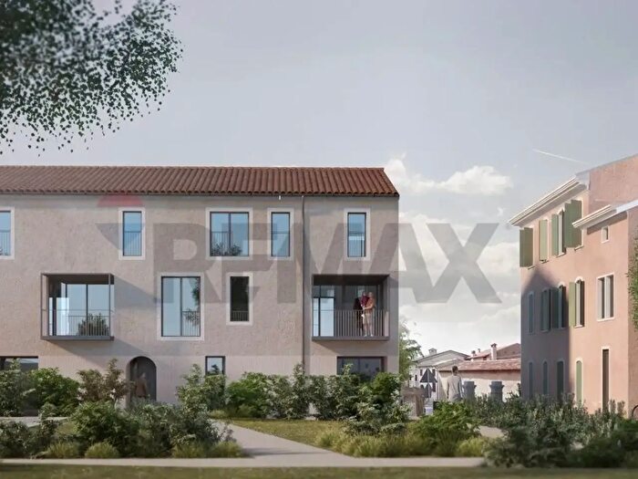 Appartamento trilocale in vendita in Via Fiera, Castelnuovo Del Garda