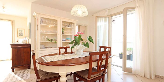 Appartamento con 5 locali in vendita in Prato