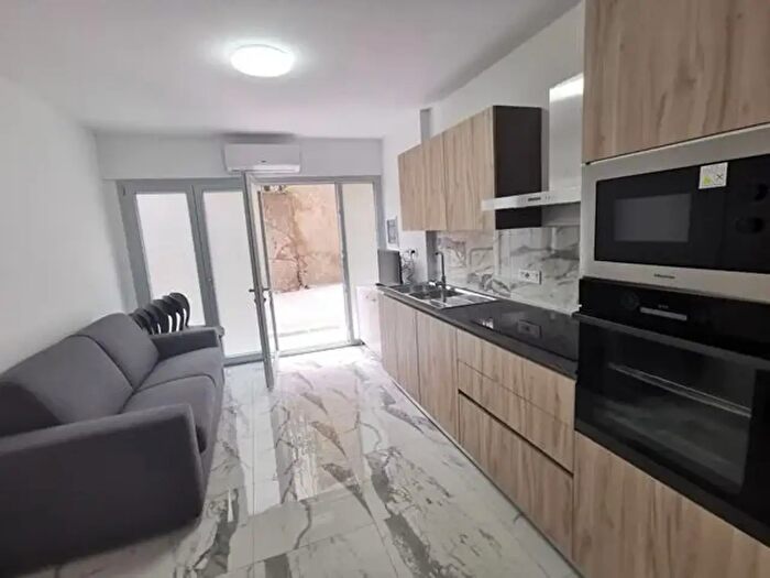 Appartamento bilocale in affitto in Via Settemb, Catanzaro