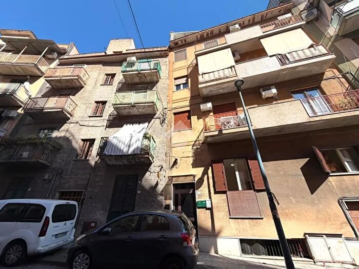 Appartamento trilocale in vendita in Via Michele Fanara, Palermo
