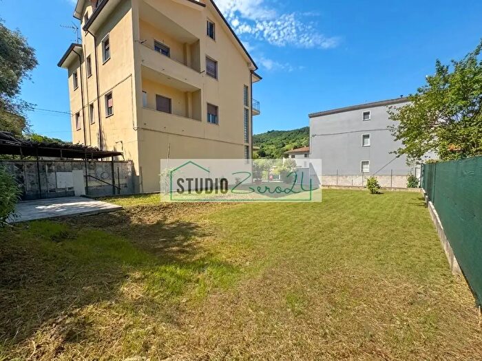 Appartamento con 8 locali in vendita in Viale Risorgimento, Massa