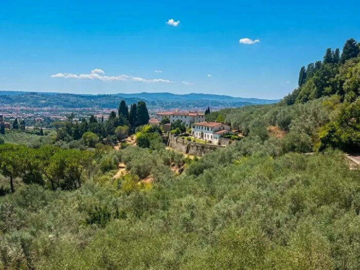 Appartamento con 7 locali in vendita in Firenze