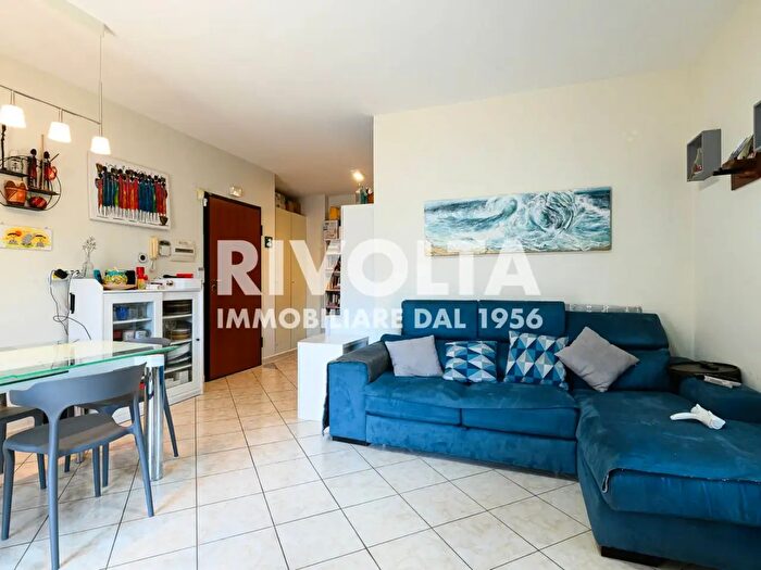 Appartamento trilocale in vendita in Via Castel Cellesi, Roma