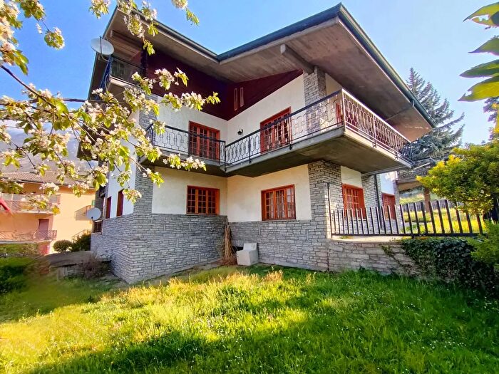 Casa quadrilocale in vendita in Via Mons Alliod, Saint Vincent