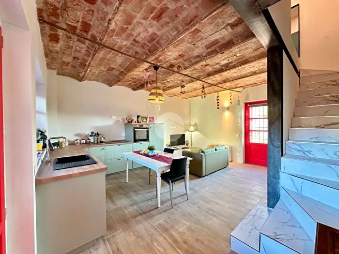 Appartamento bilocale in vendita in Via Castello, Dello