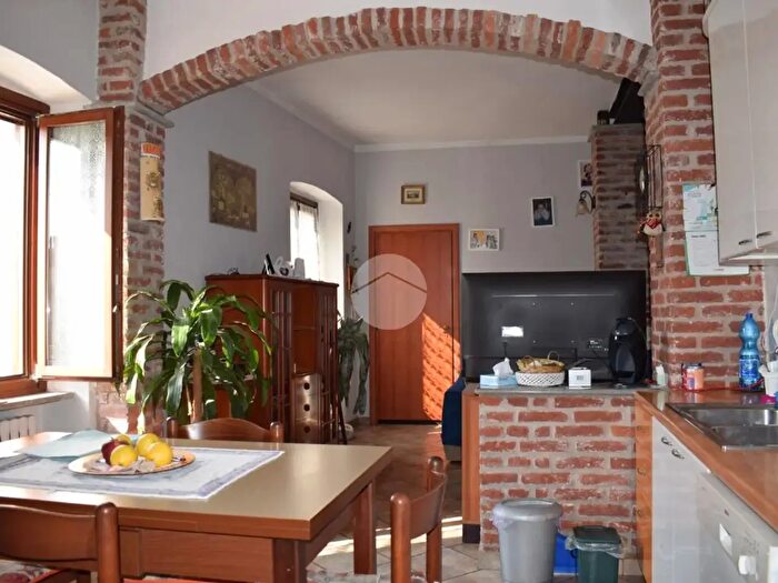 Casa con 5 locali in vendita in Piazza San Pietro, Benna