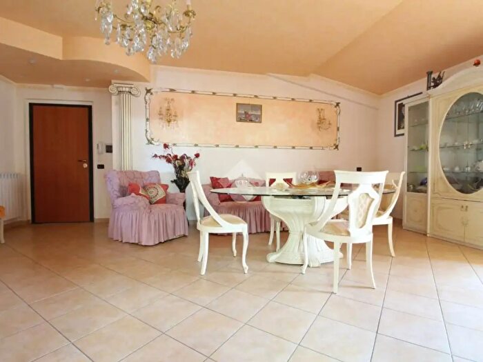 Appartamento trilocale in vendita in Contrada Impennuti, Luzzi