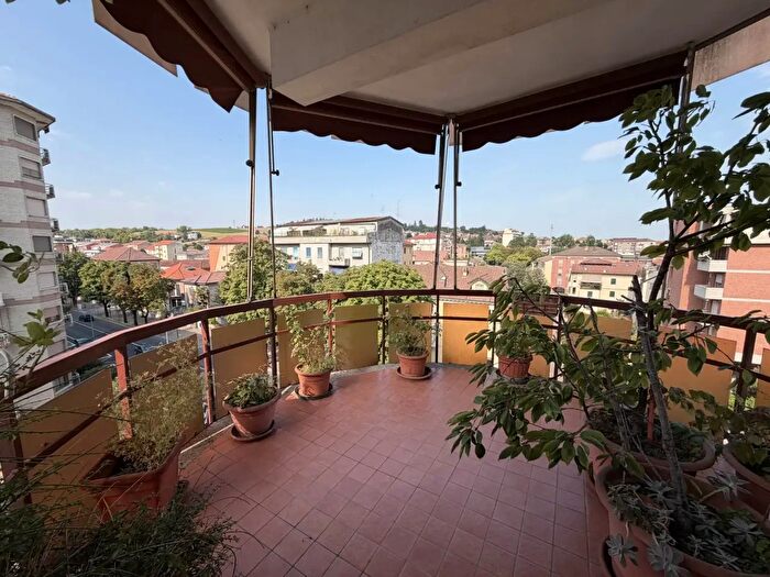 Appartamento con 6 locali in vendita in Via Giovanni XXIII, Casale Monferrato