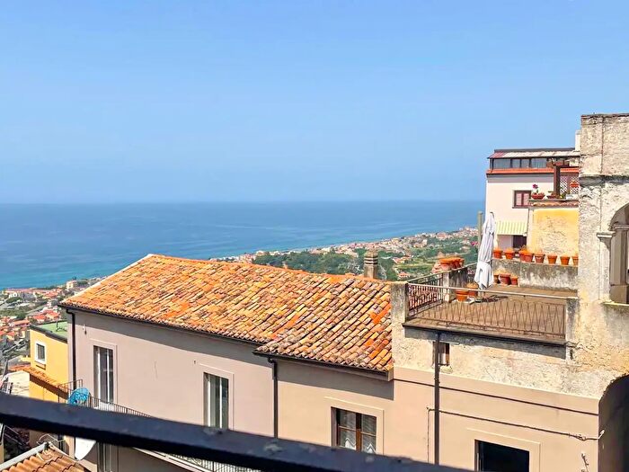 Appartamento quadrilocale in vendita in Via Cecco Pisani, Belvedere Marittimo