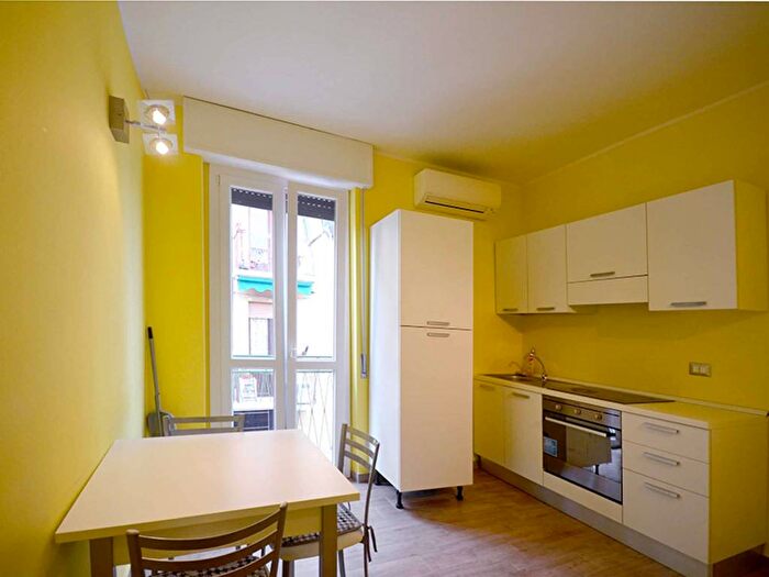 Appartamento trilocale in affitto in Via Bordighera, Famagosta, Milano