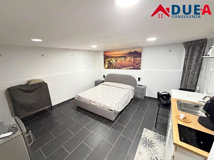 Appartamento monolocale in affitto in Via Fontanelle, Stella Materdei, Napoli