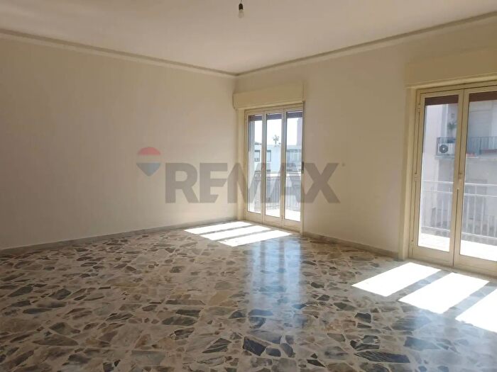 Appartamento con 6 locali in affitto in Viale Principe Amedeo, Acireale