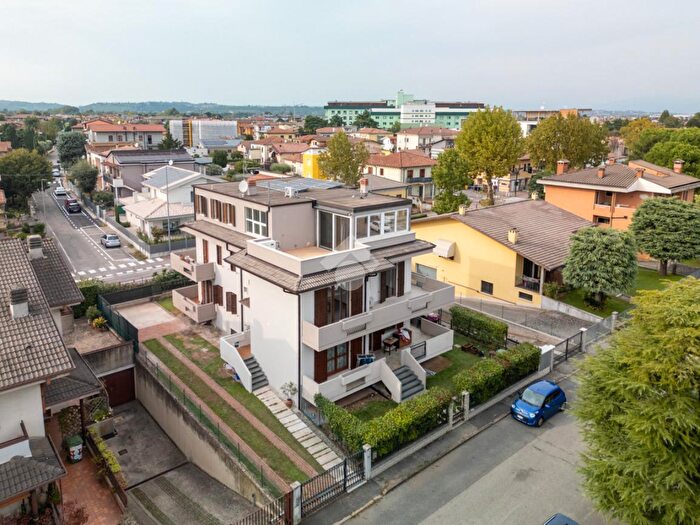 Appartamento quadrilocale in vendita in Via dell Esperanto, Villafranca Di Verona