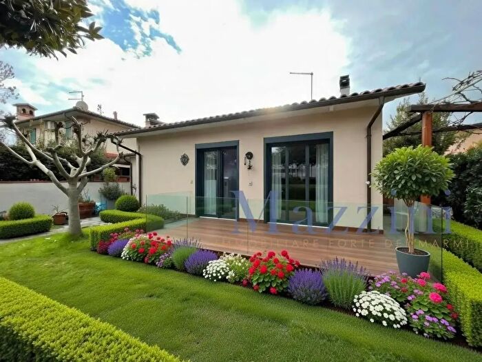 Casa con 7 locali in vendita in Via Viner, Forte Dei Marmi