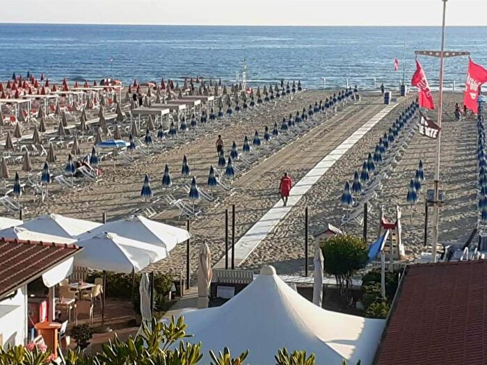 Appartamento con 5 locali in affitto in Lungomare, Viareggio