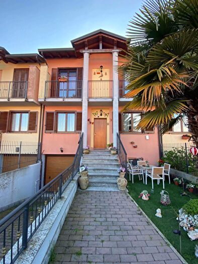 Casa quadrilocale in vendita in Via Gravellona, Vigevano