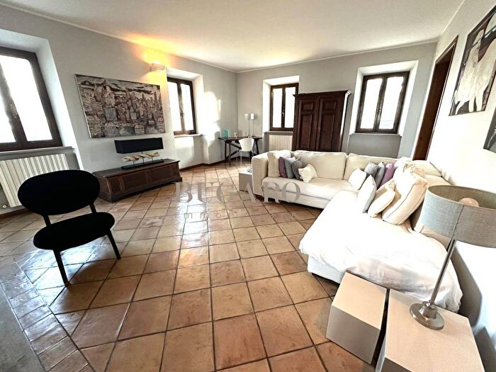 Casa con 6 locali in affitto in Poggio Massignano, Ancona