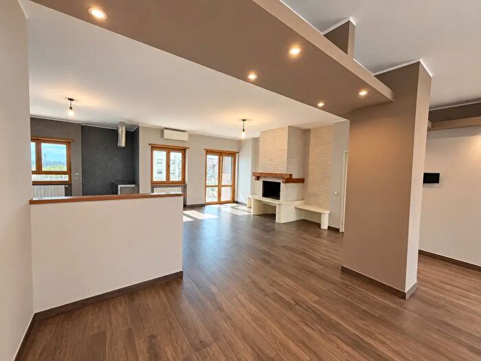 Appartamento con 8 locali in vendita in Via Davide Campari, Roma