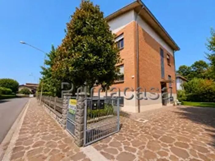 Casa con 15 locali in vendita in Via Treviso, Carpi