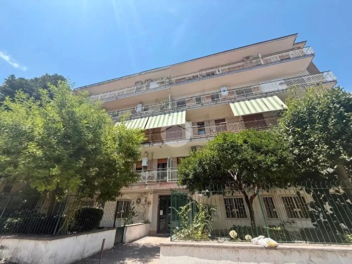 Appartamento quadrilocale in affitto in Via Nicola Ricciardi, Napoli