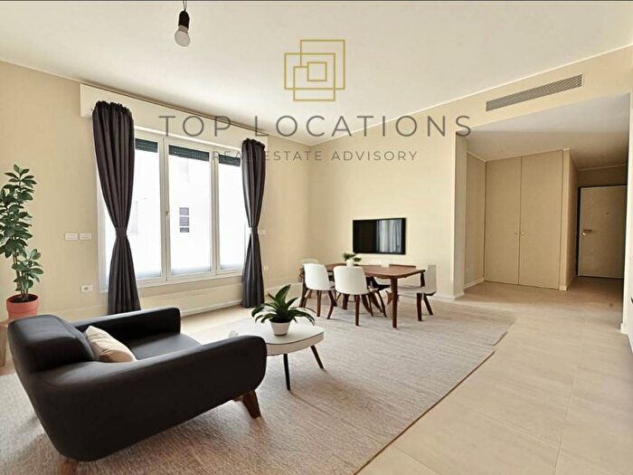 Appartamento trilocale in affitto in Via Lesmi, Corso Genova, Milano