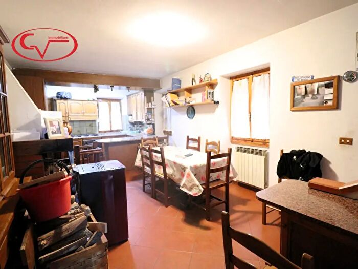 Casa con 7 locali in vendita in Via Verdi, Bucine