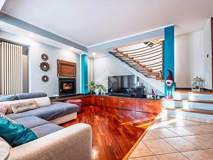 Casa quadrilocale in vendita in Via Don Cocchi, Druento