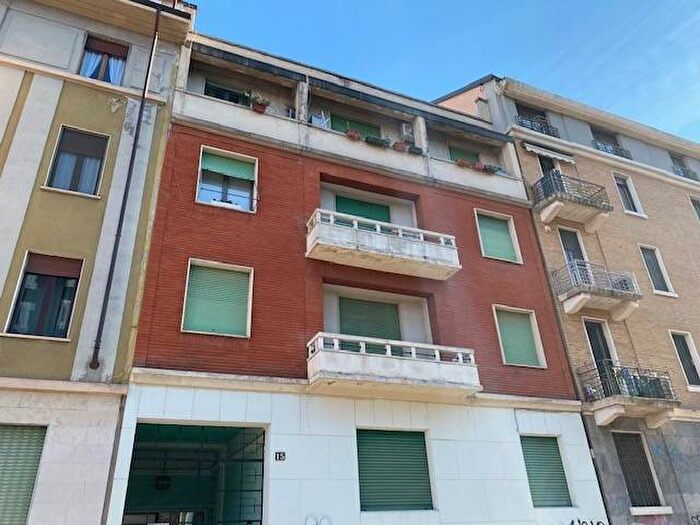 Appartamento trilocale in affitto in Via Simone dOrsenigo, Cadore, Milano