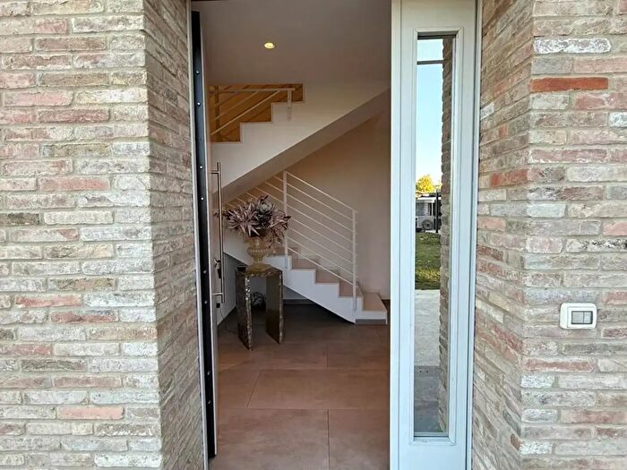 Casa con 7 locali in vendita in Parma