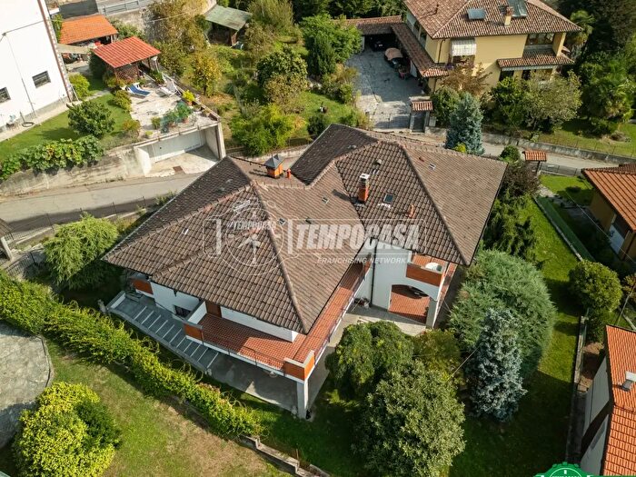 Casa quadrilocale in vendita in Via Verbano, Paruzzaro