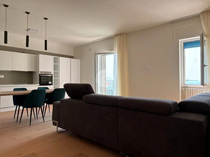 Appartamento con 5 locali in vendita in Viale Beccarini, Manfredonia